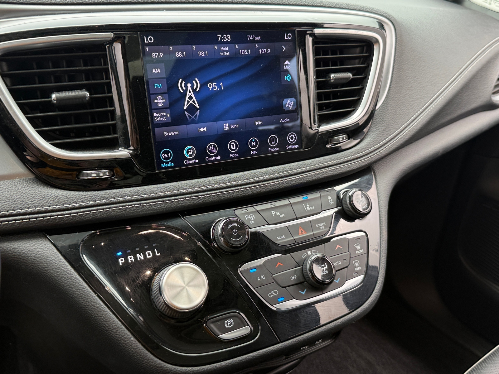 Thumbnail: 2020 Chrysler Pacifica - 3