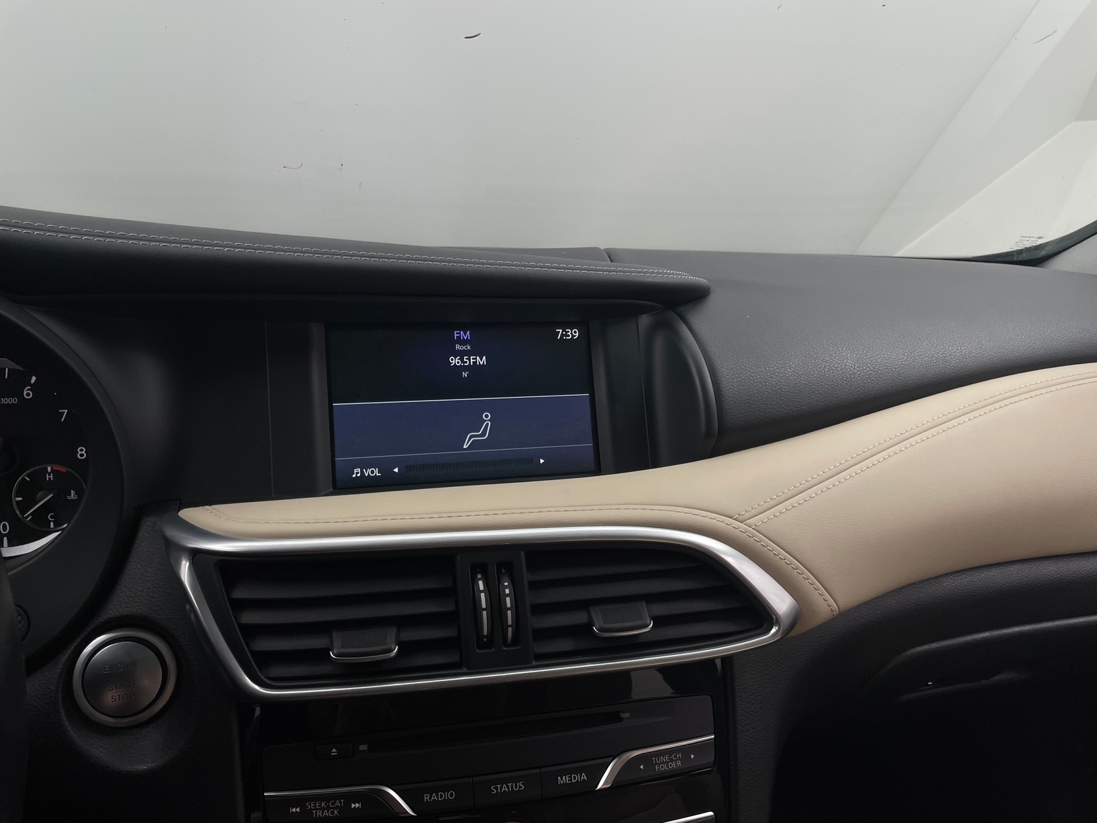 Thumbnail: 2018 INFINITI QX30 - 3
