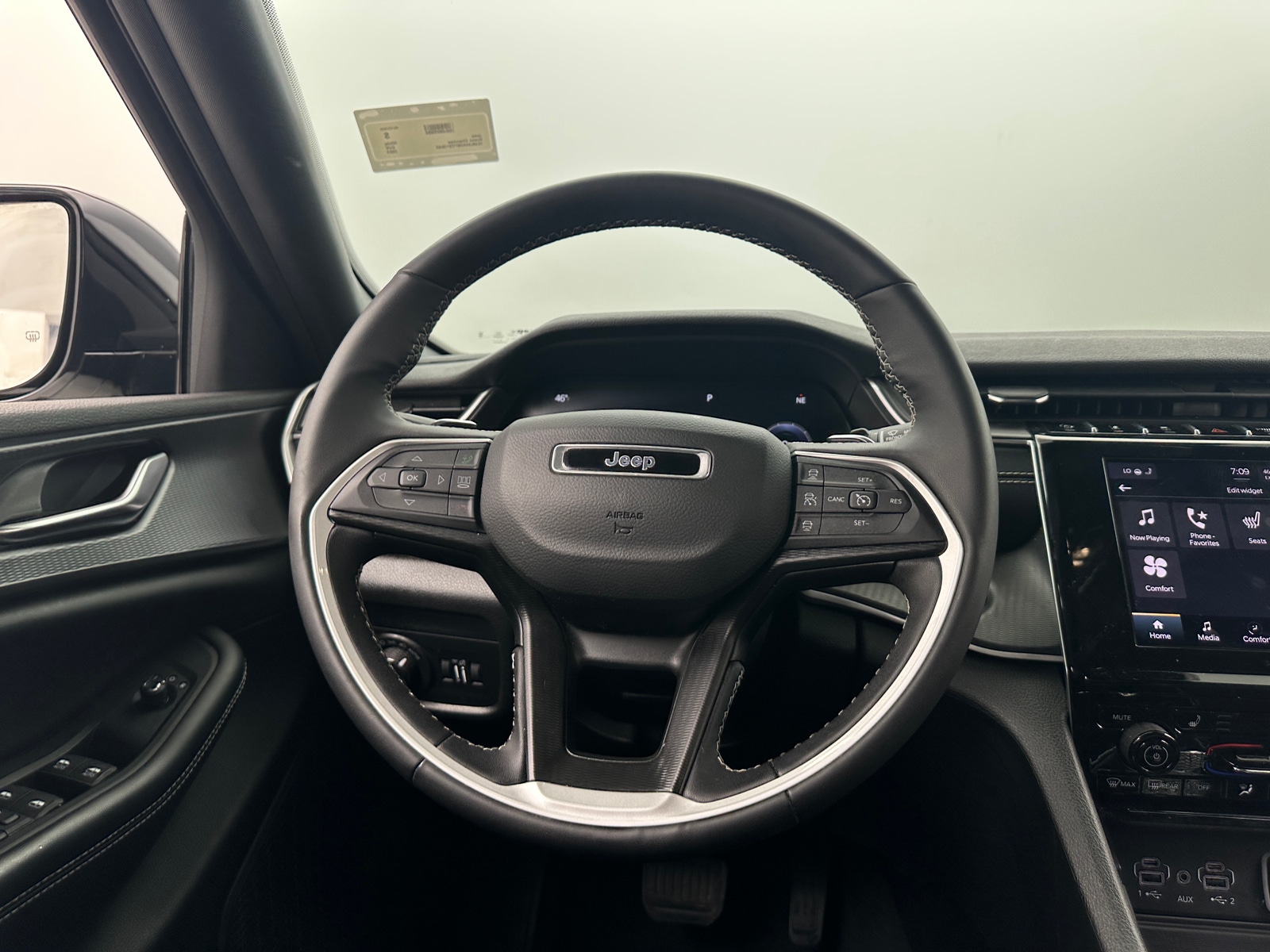 Thumbnail: 2023 Jeep Grand Cherokee - 4