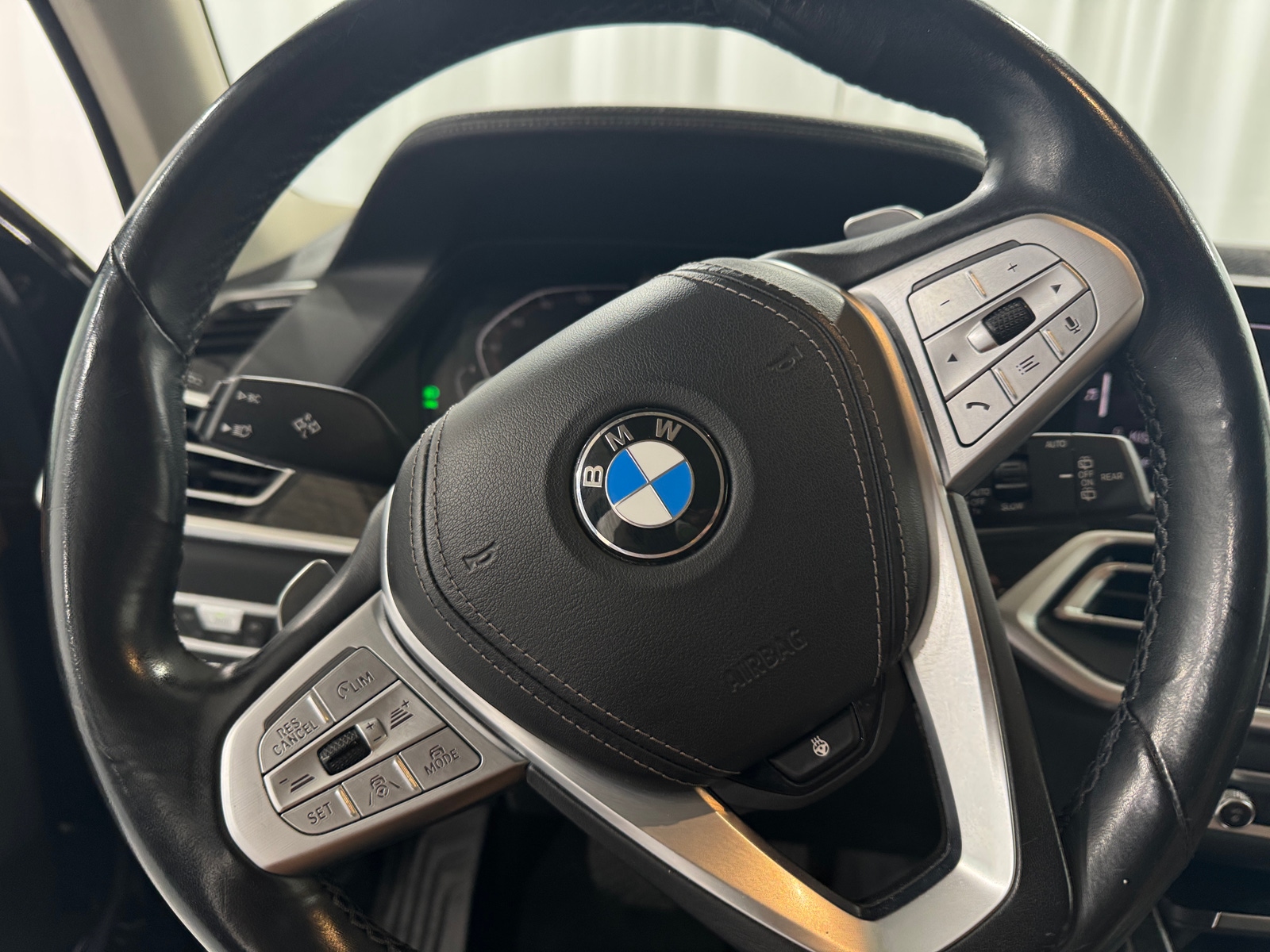 Thumbnail: 2019 BMW X7 - 4