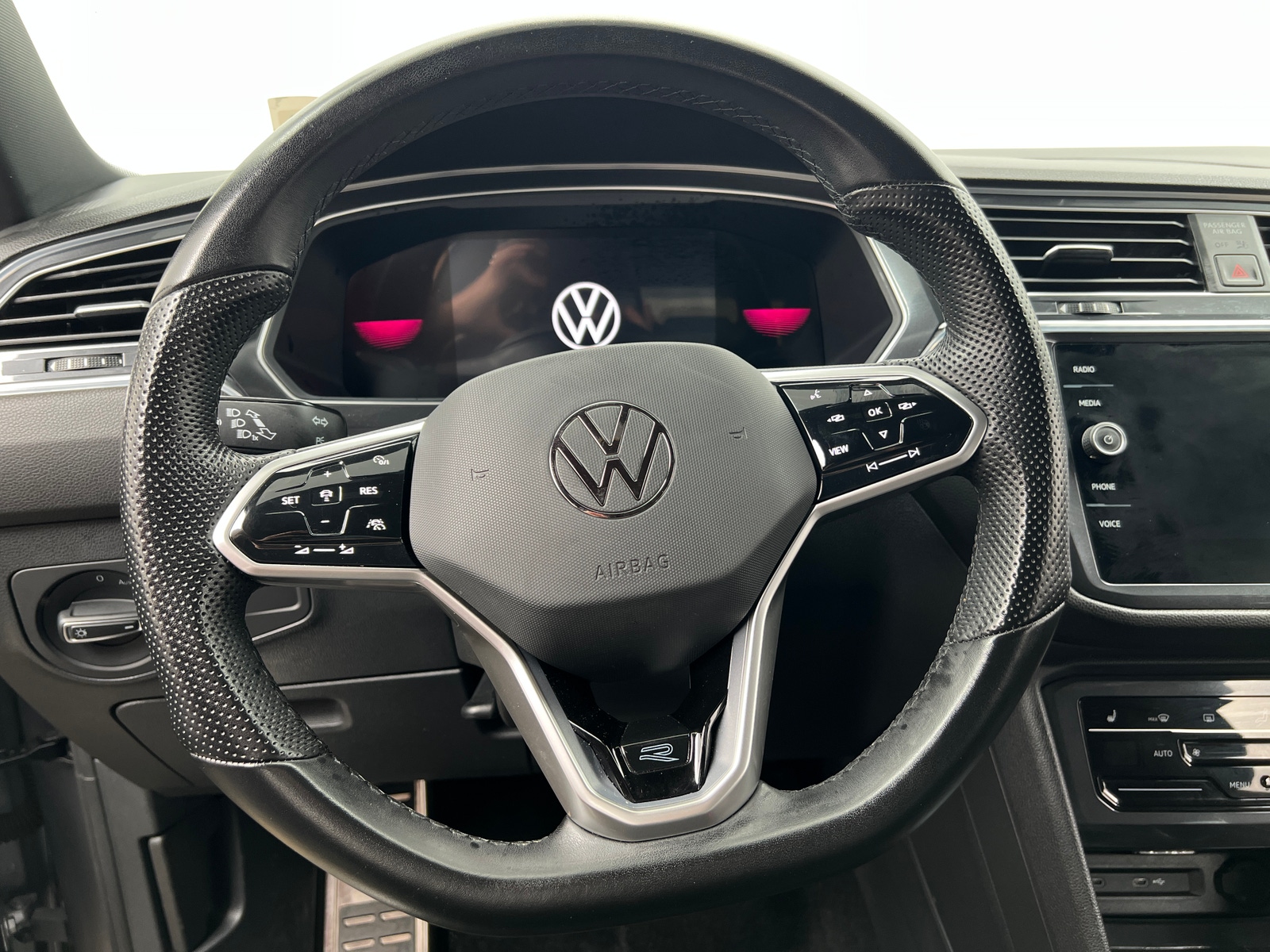 Thumbnail: 2024 Volkswagen Tiguan - 4