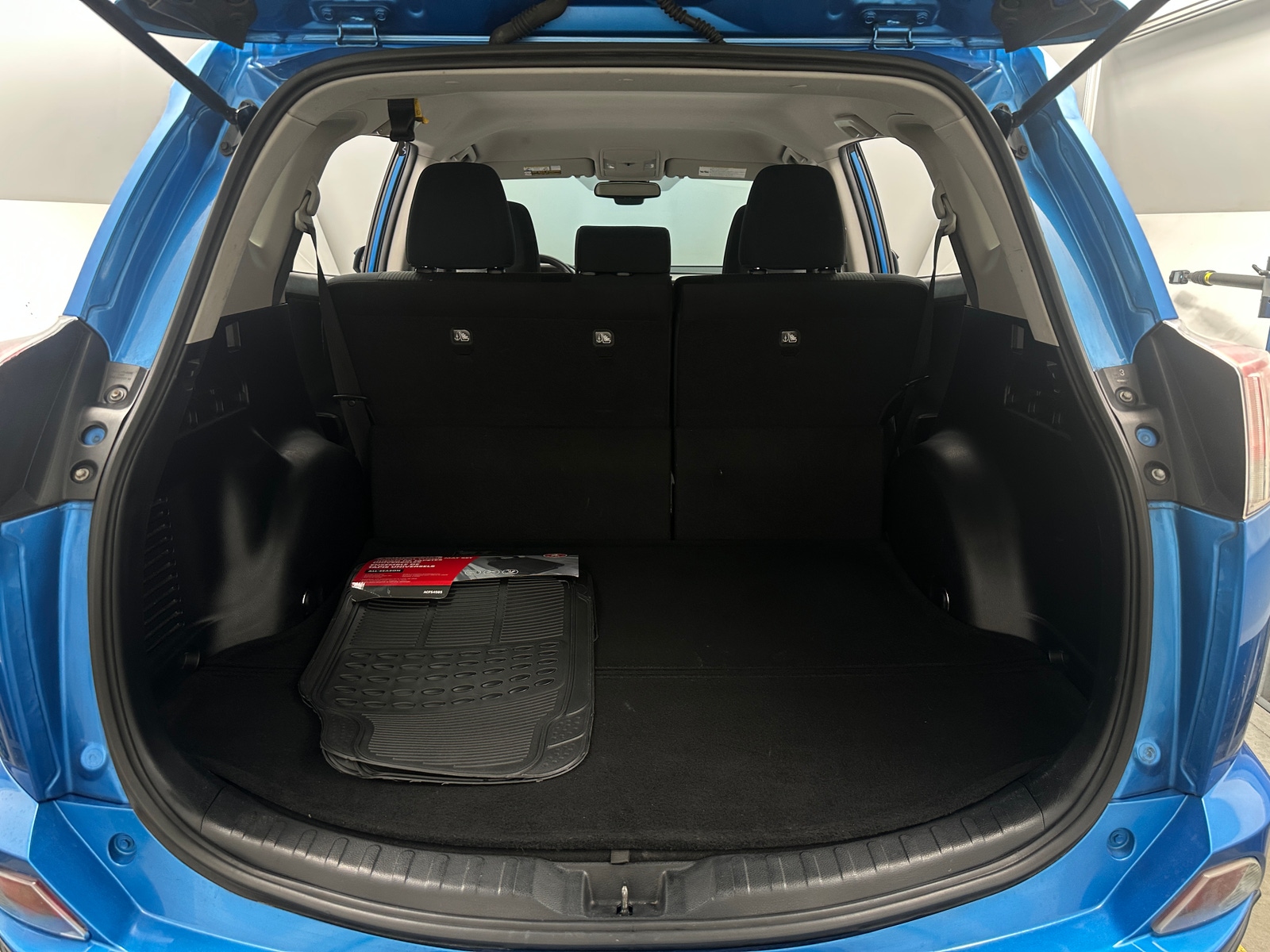 Thumbnail: 2017 Toyota RAV4 - 7