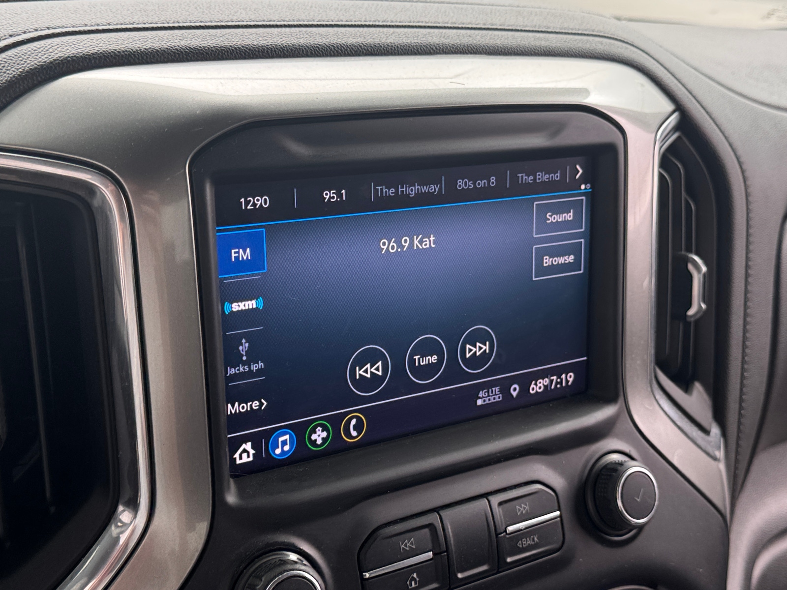 Thumbnail: 2021 Chevrolet Silverado 1500 - 4