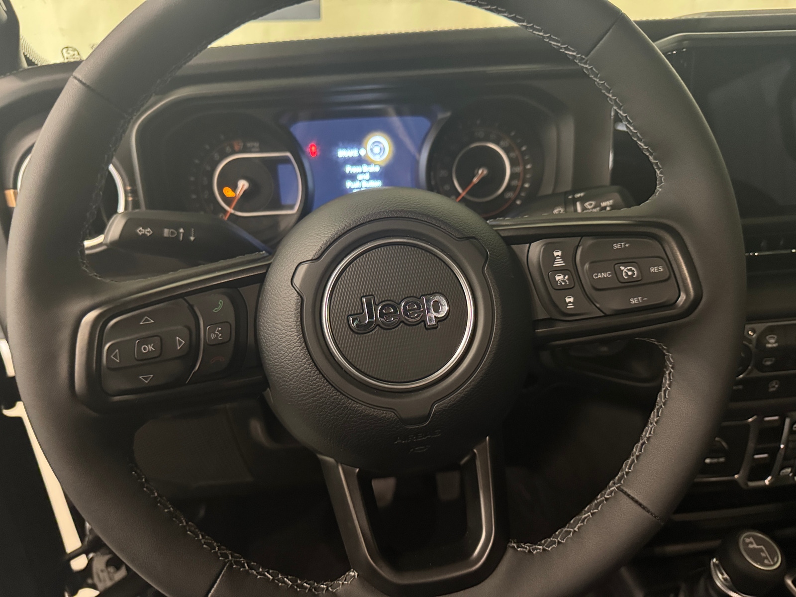 Thumbnail: 2025 Jeep Gladiator - 4