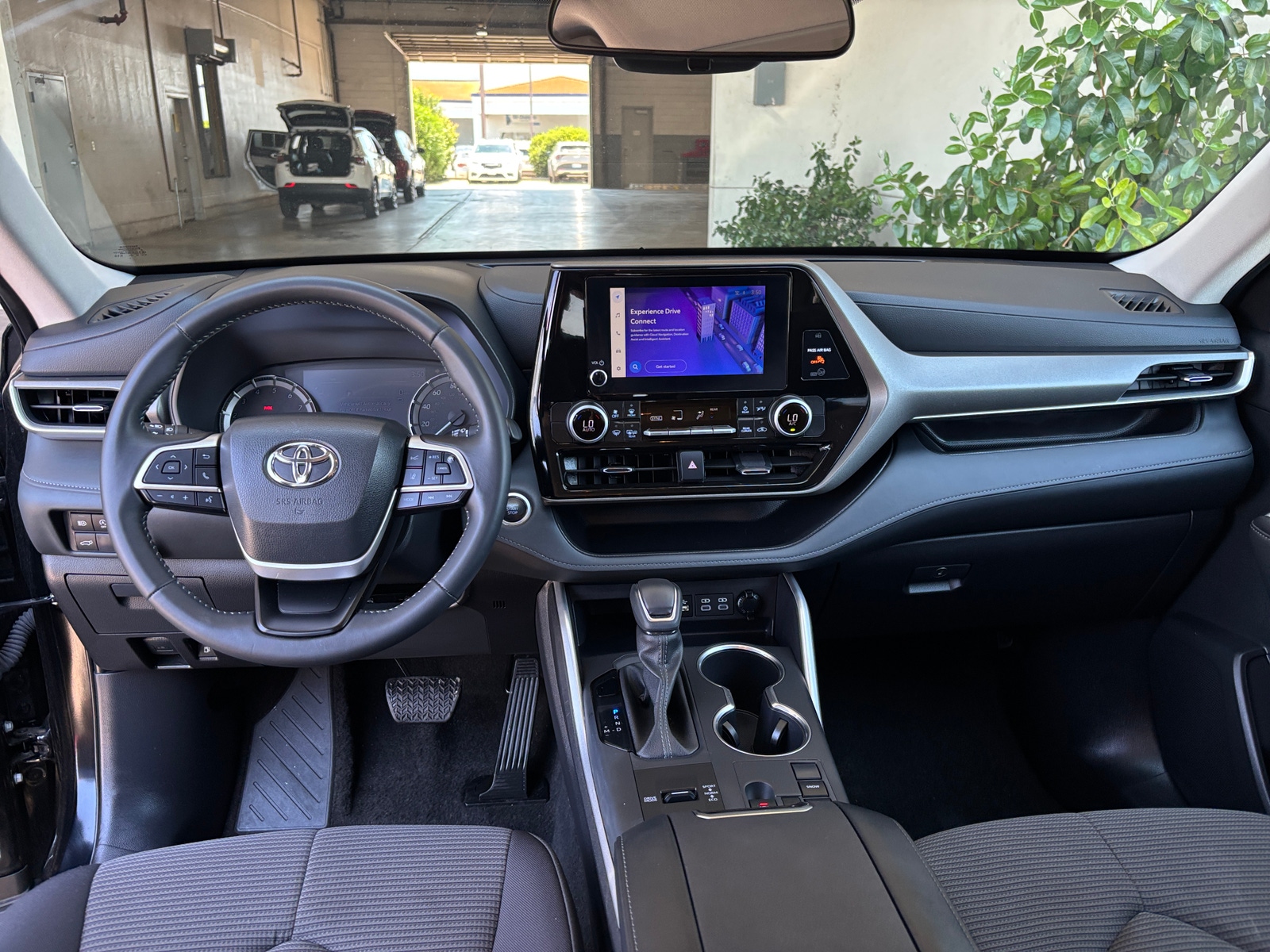 Thumbnail: 2025 Toyota Highlander - 3
