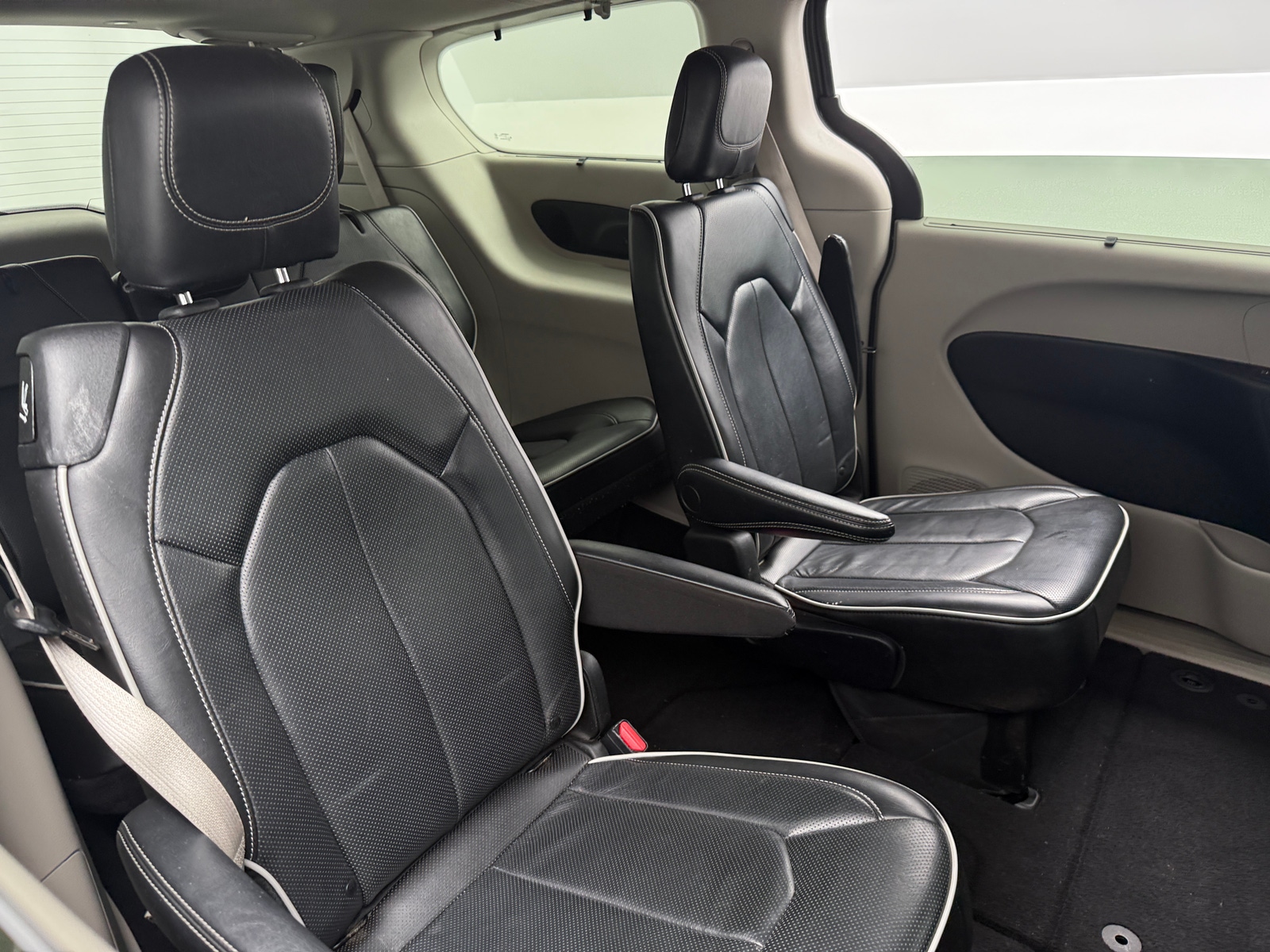 Thumbnail: 2022 Chrysler Pacifica - 5