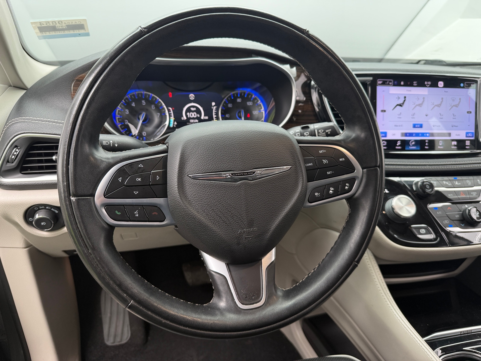 Thumbnail: 2022 Chrysler Pacifica - 4