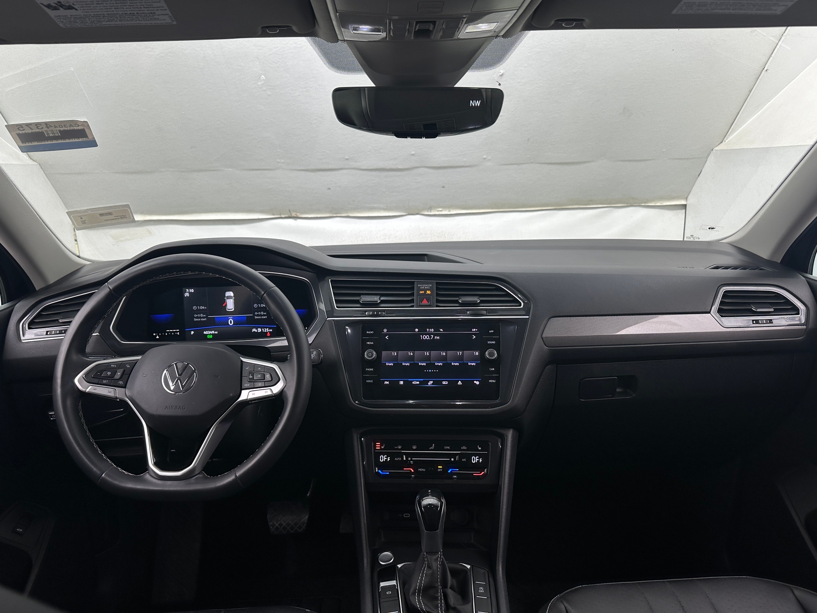 Thumbnail: 2022 Volkswagen Tiguan - 2