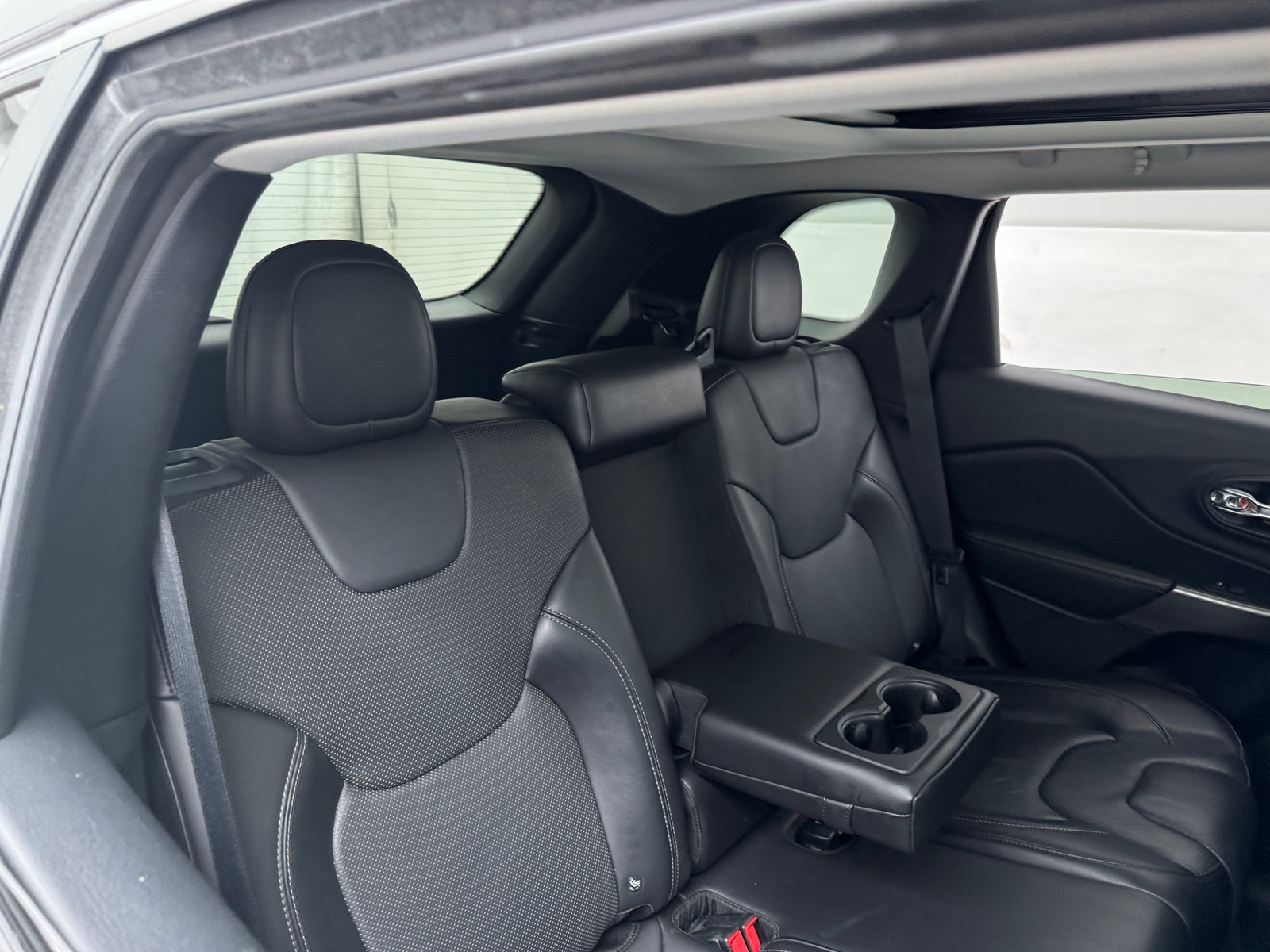 Thumbnail: 2019 Jeep Cherokee - 5