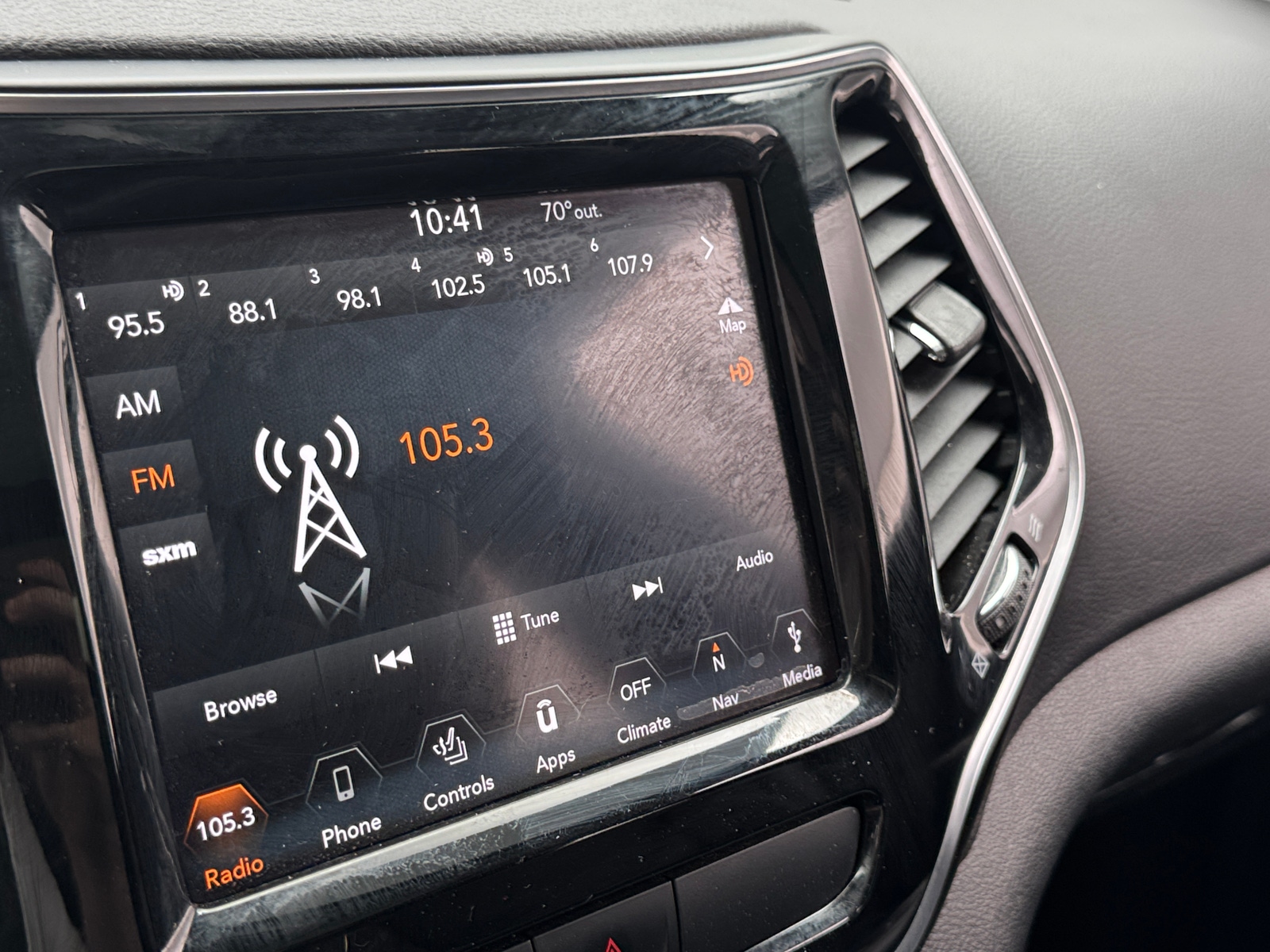 Thumbnail: 2019 Jeep Cherokee - 3
