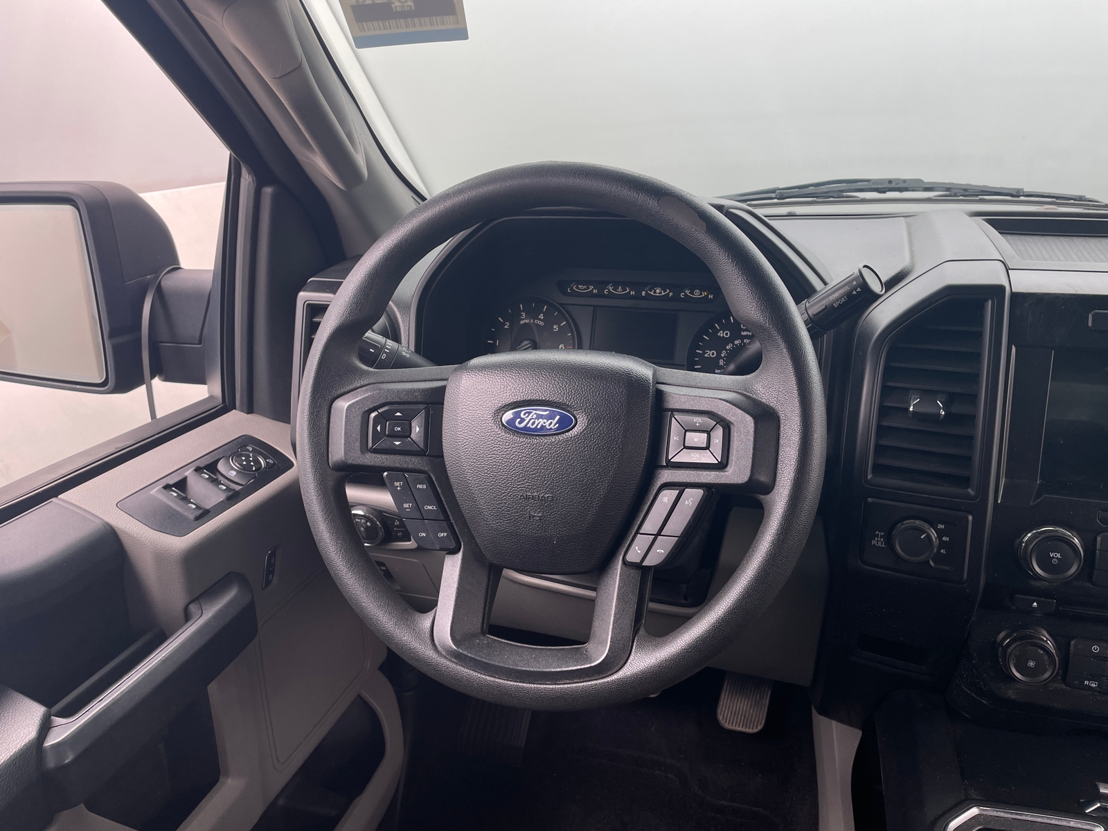 Thumbnail: 2017 Ford Econoline - 5