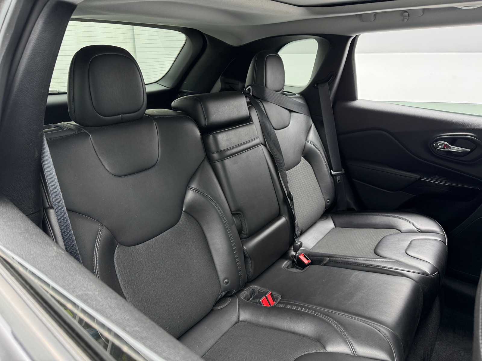Thumbnail: 2019 Jeep Cherokee - 6
