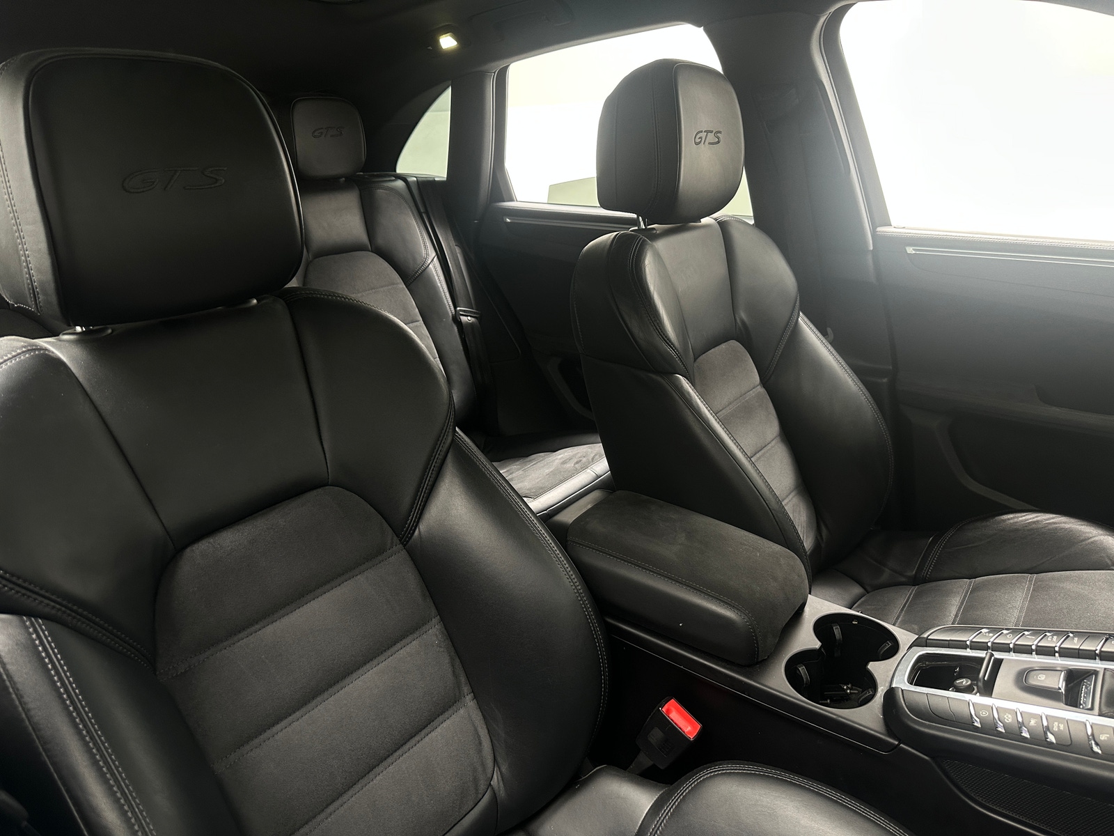 Thumbnail: 2017 Porsche Macan - 2
