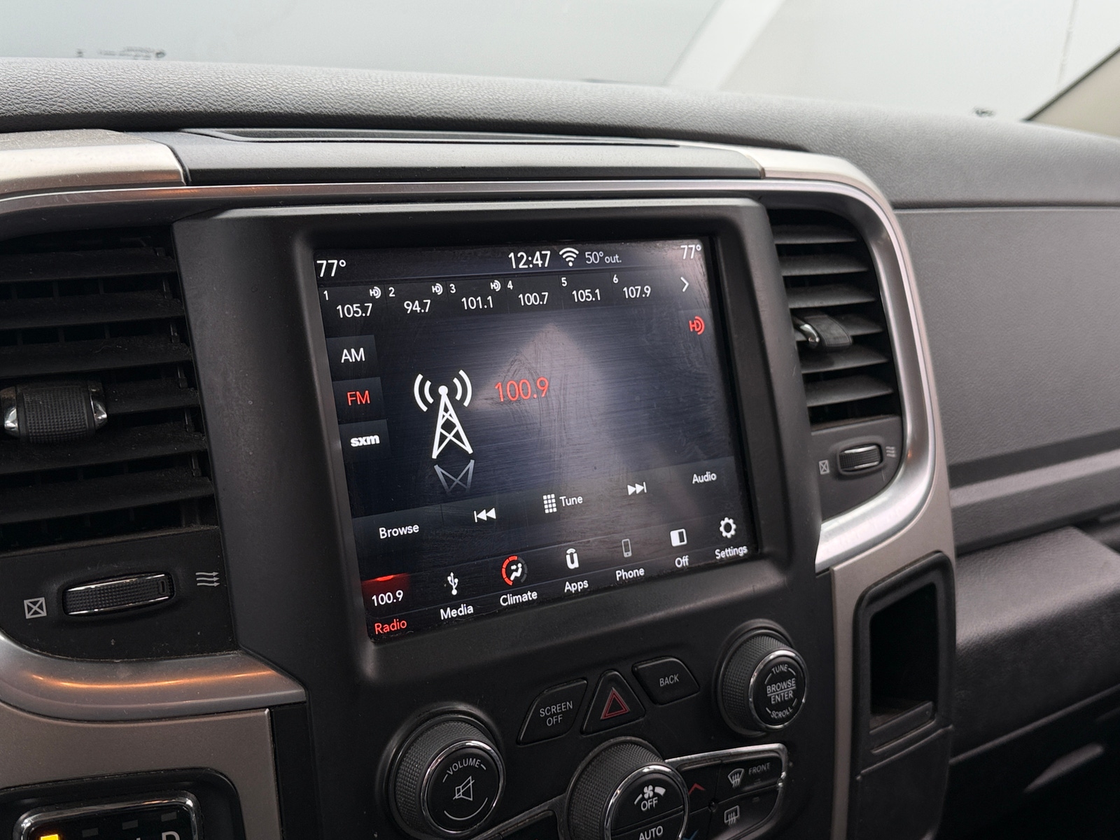 Thumbnail: 2019 RAM 1500 Classic - 4