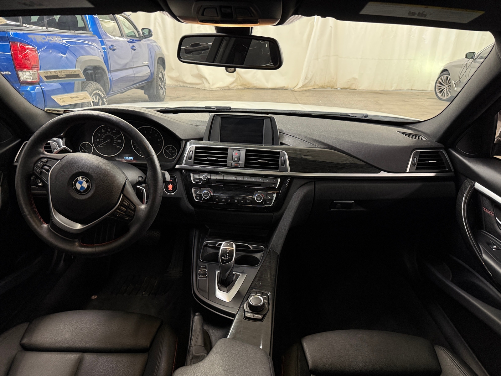 Thumbnail: 2018 BMW 3 Series - 2