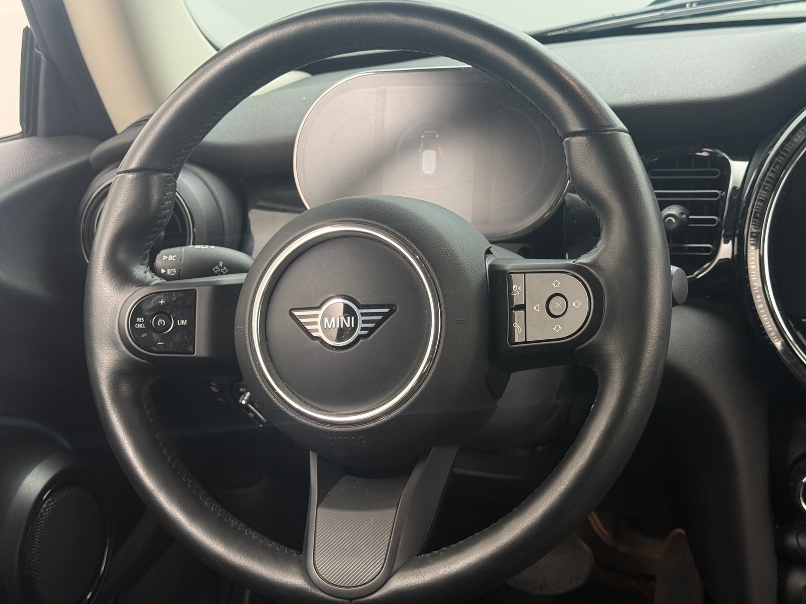 Thumbnail: 2022 MINI Cooper Hardtop - 4