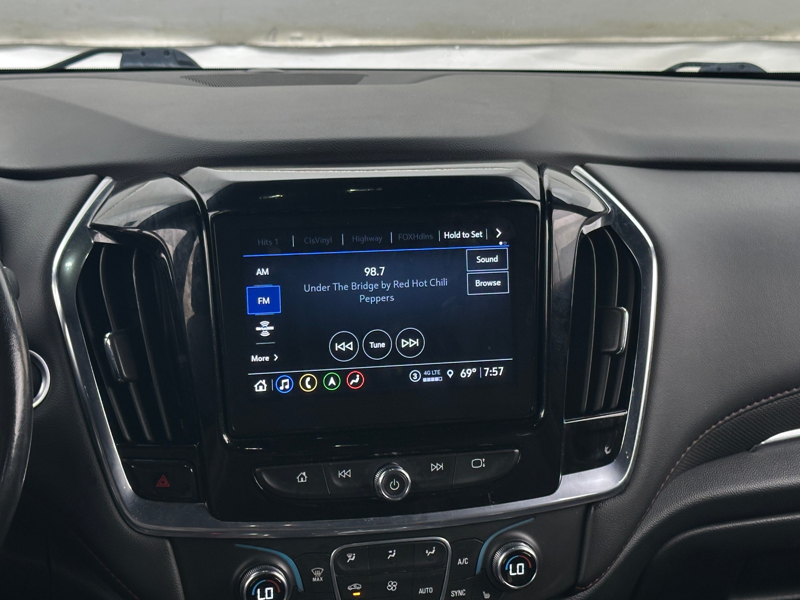 Thumbnail: 2022 Chevrolet Traverse - 4
