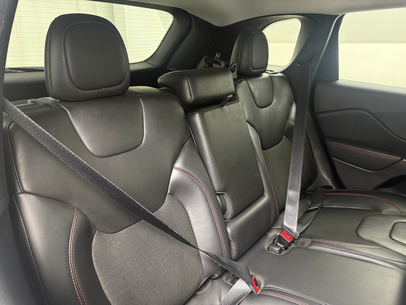 Thumbnail: 2019 Jeep Cherokee - 6