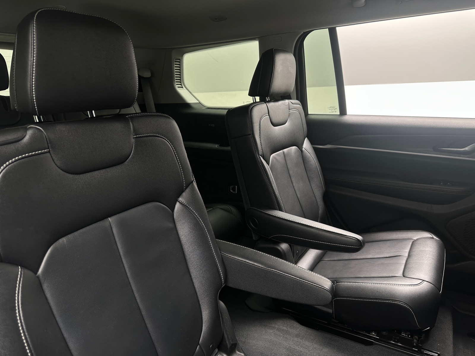 Thumbnail: 2023 Jeep Grand Cherokee L - 5