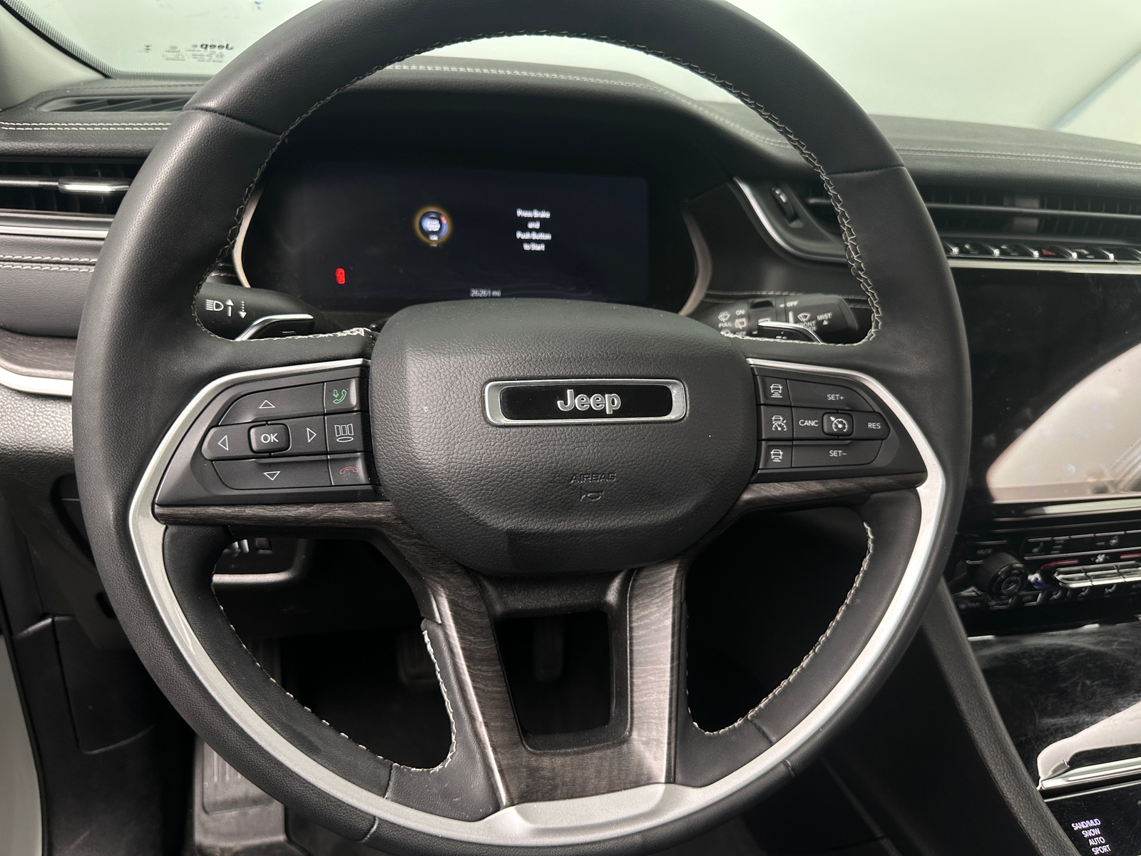 Thumbnail: 2023 Jeep Grand Cherokee L - 4