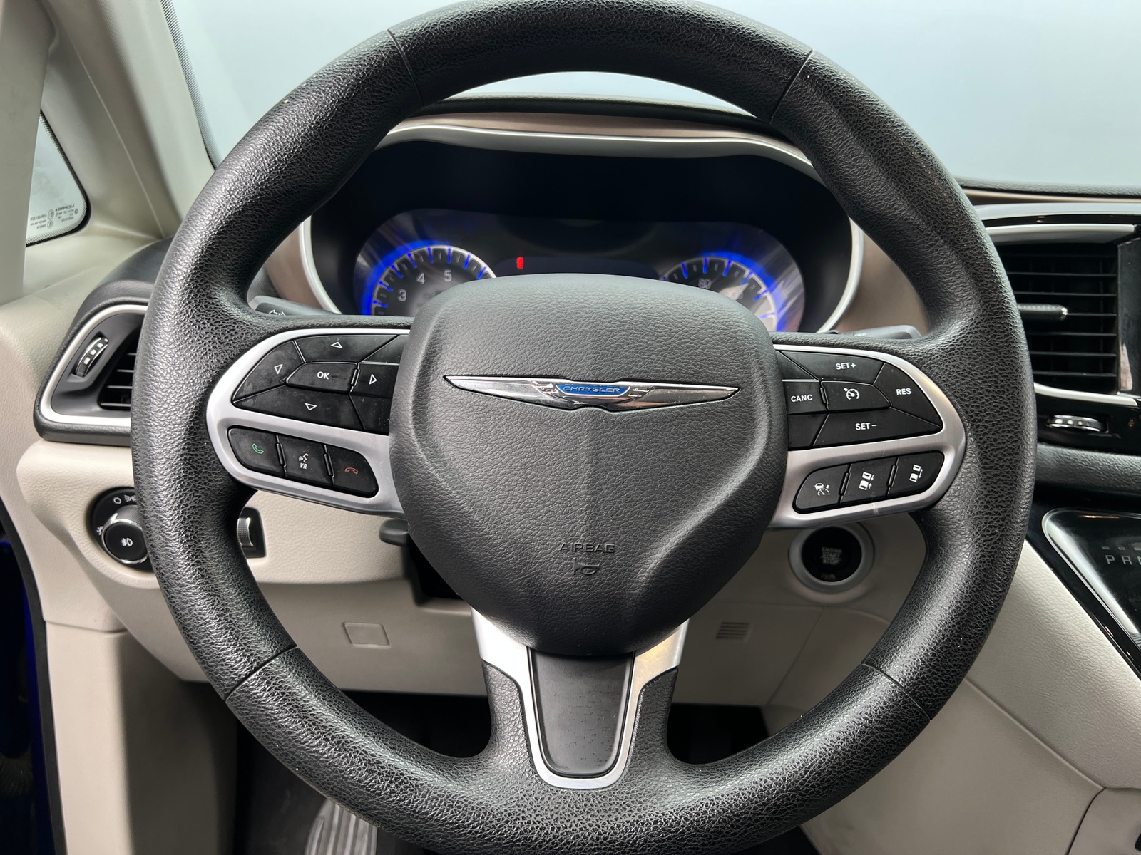Thumbnail: 2019 Chrysler Pacifica - 5