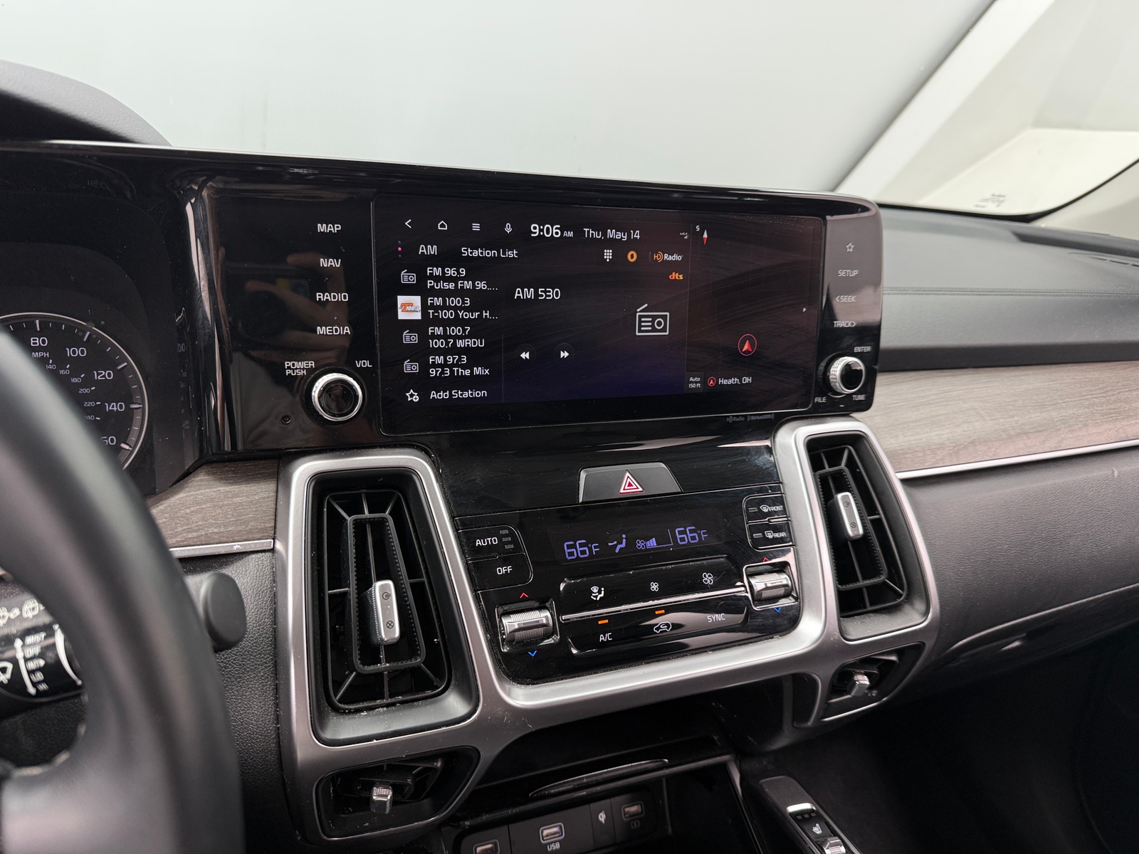 Thumbnail: 2023 Kia Sorento - 3