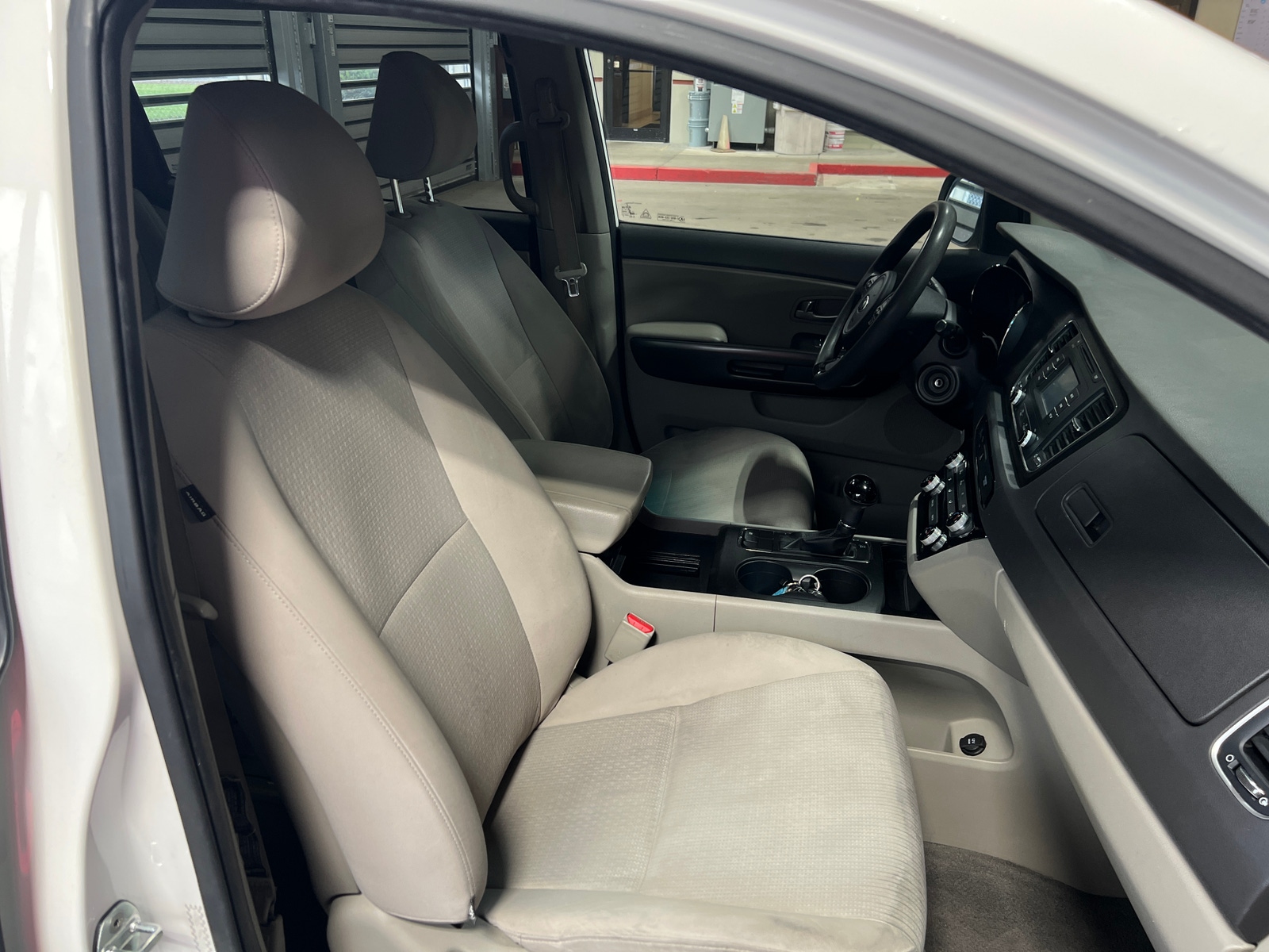 Thumbnail: 2017 Kia Sedona - 2