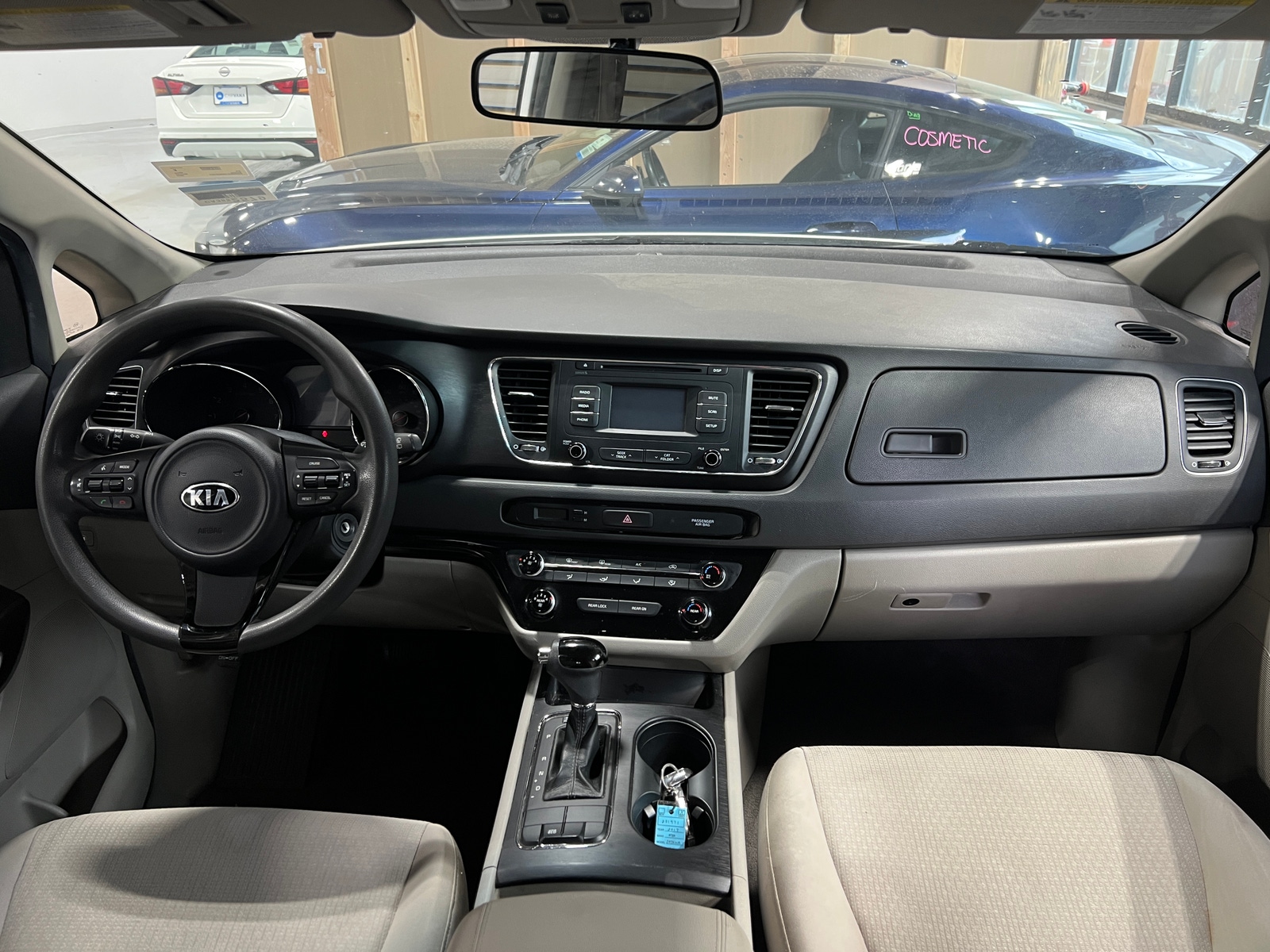 Thumbnail: 2017 Kia Sedona - 3