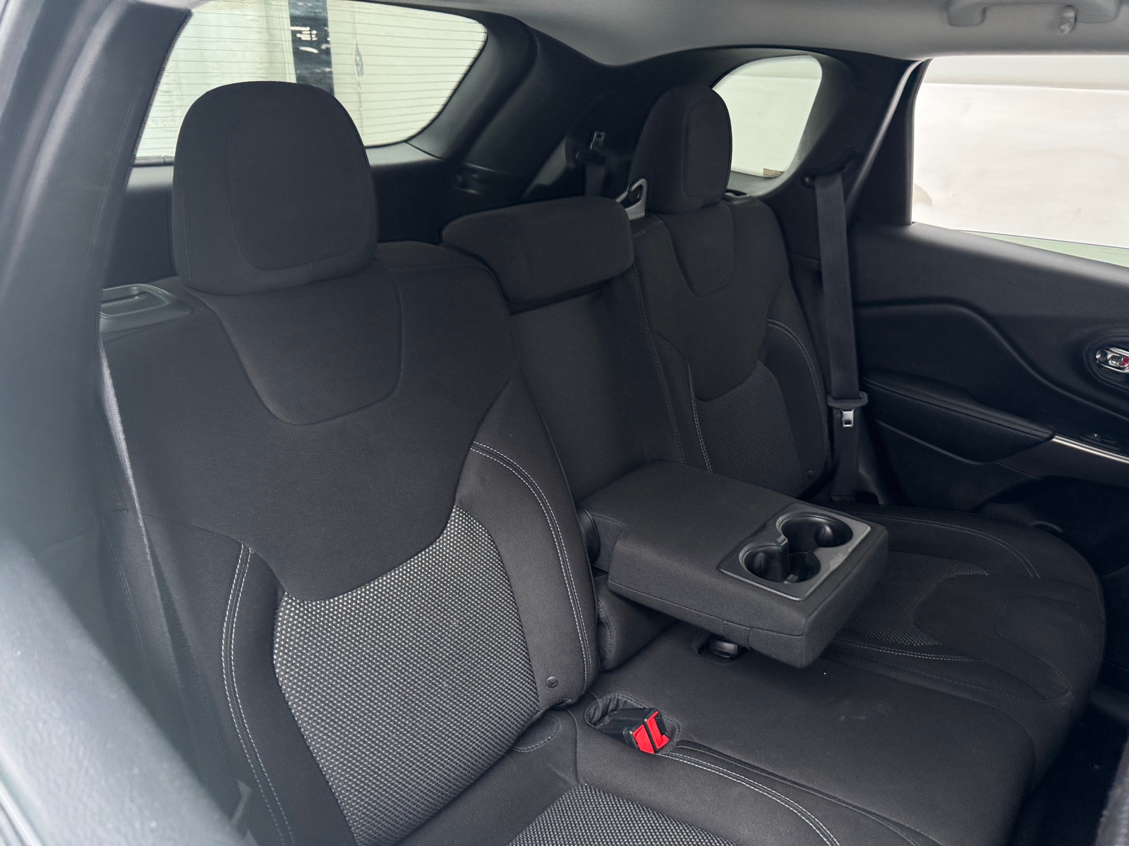 Thumbnail: 2019 Jeep Cherokee - 6