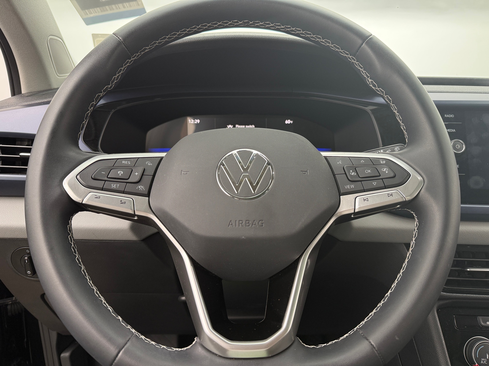 Thumbnail: 2023 Volkswagen Taos - 5