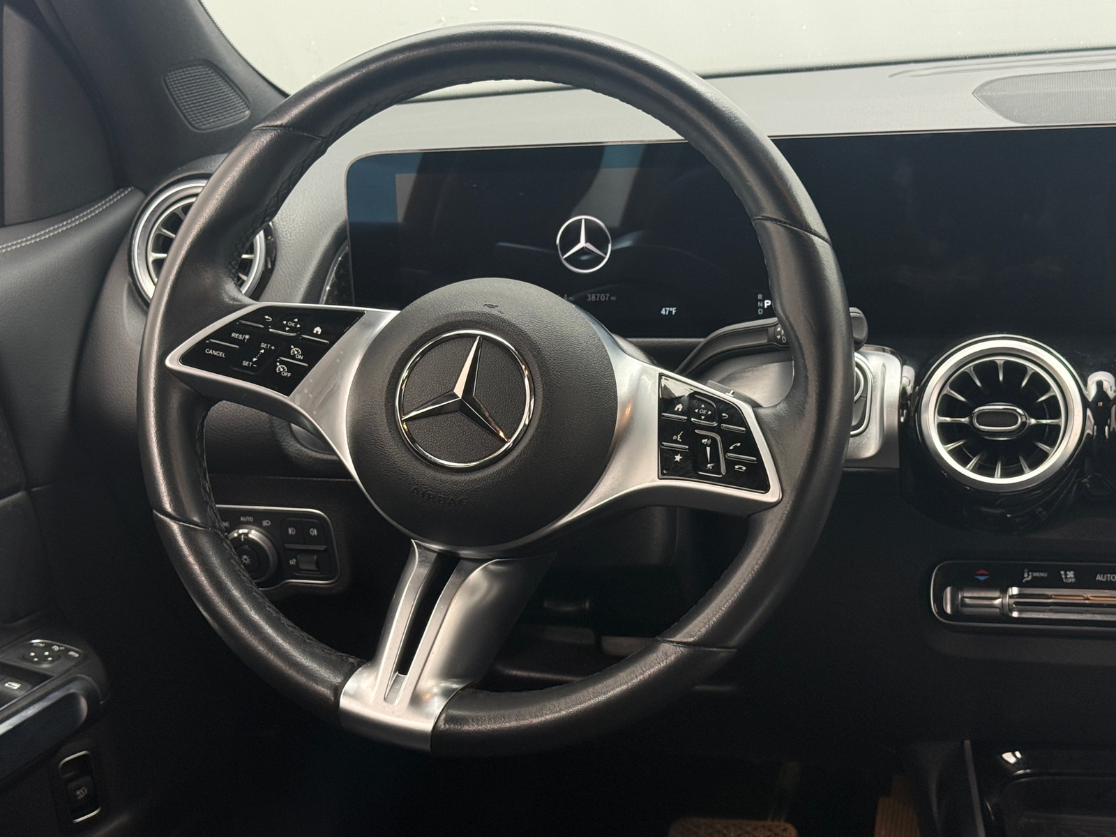 Thumbnail: 2025 Mercedes-Benz GLB - 4