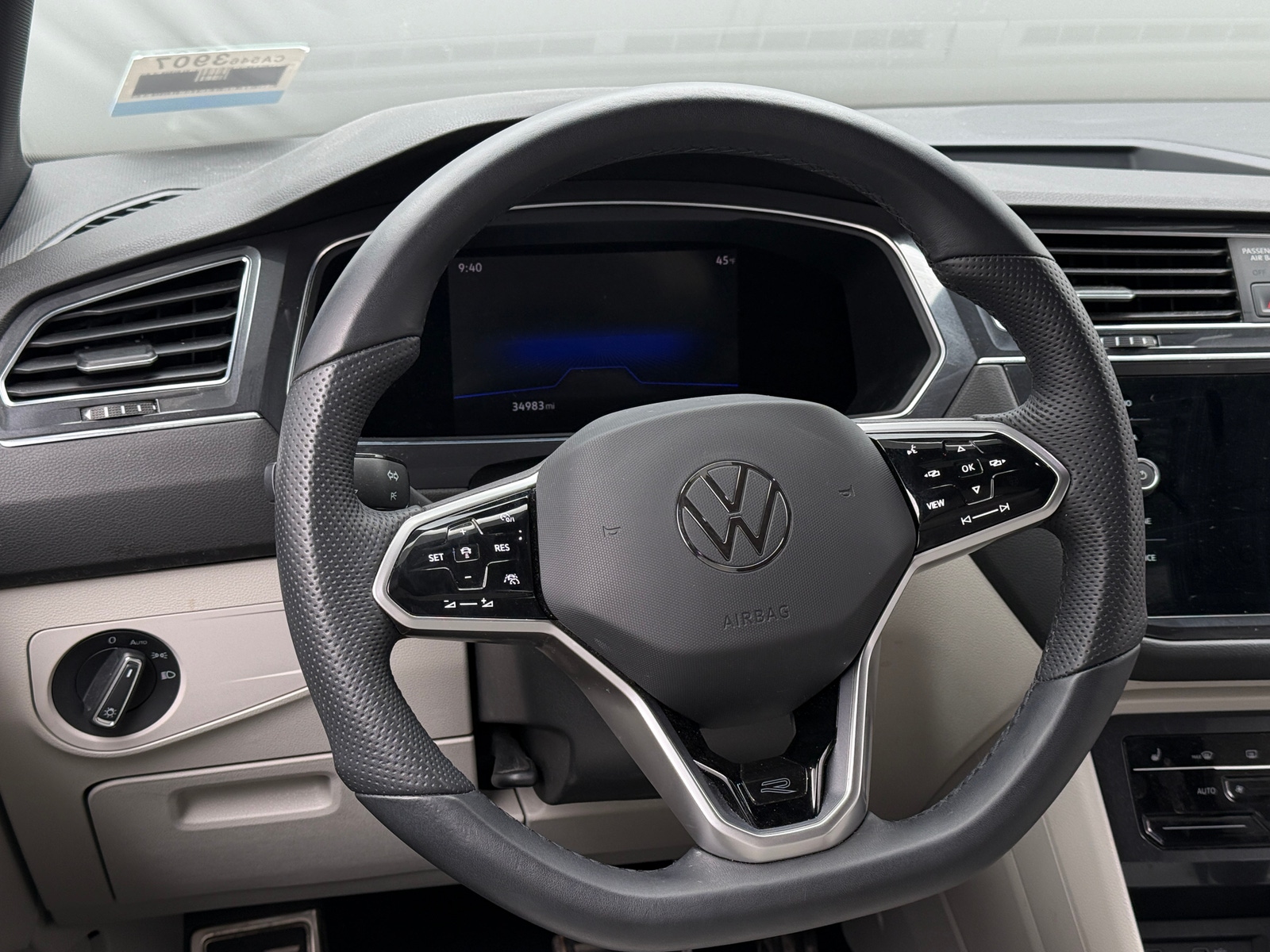 Thumbnail: 2022 Volkswagen Tiguan - 4