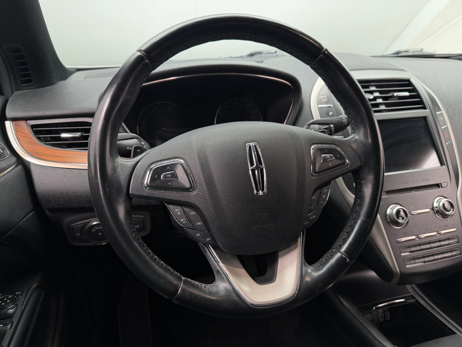 Thumbnail: 2017 Lincoln MKC - 4