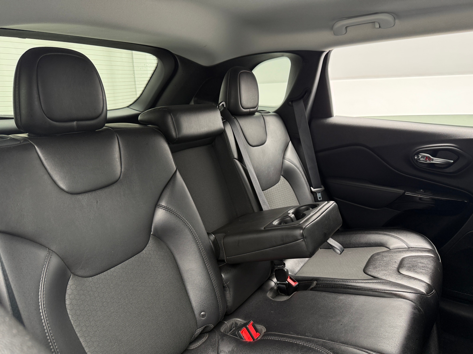 Thumbnail: 2019 Jeep Cherokee - 6