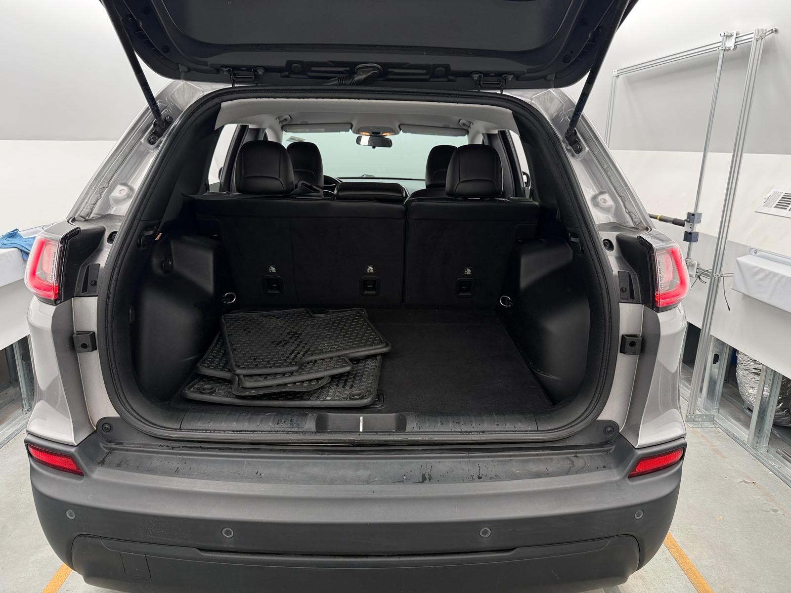 Thumbnail: 2019 Jeep Cherokee - 7