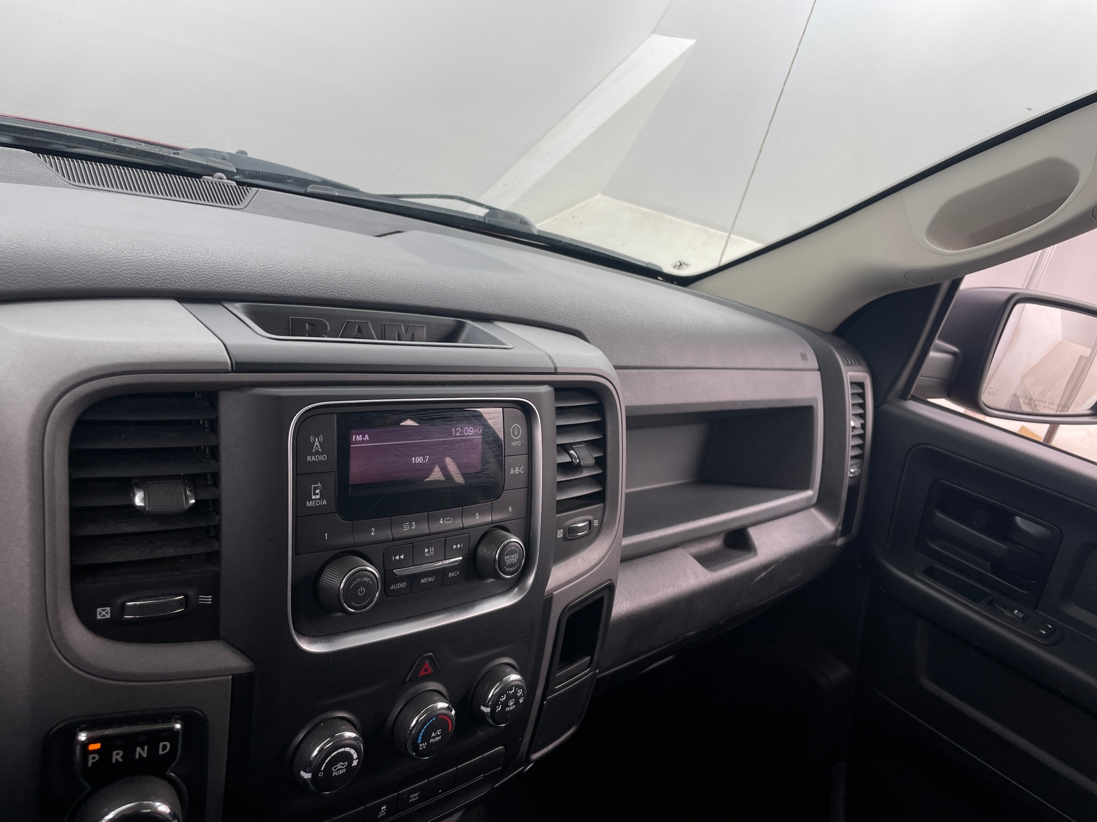 Thumbnail: 2019 RAM 1500 Classic - 4