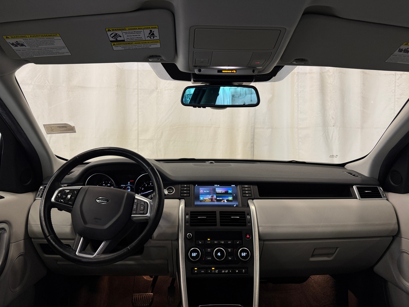 Thumbnail: 2017 Land Rover Discovery Sport - 2
