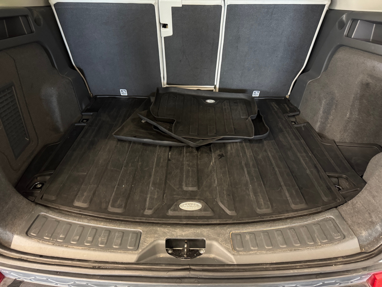 Thumbnail: 2017 Land Rover Discovery Sport - 6