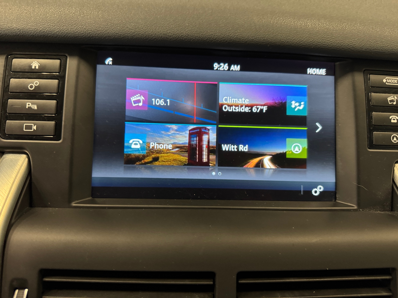 Thumbnail: 2017 Land Rover Discovery Sport - 3