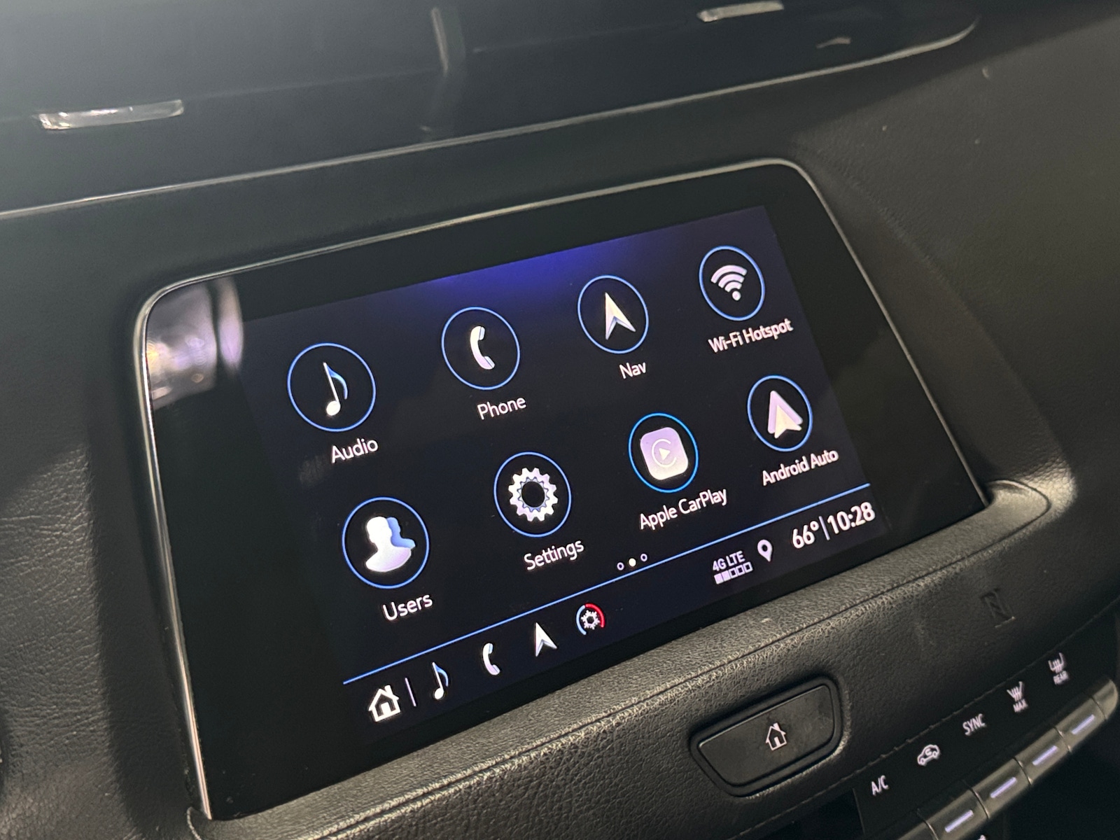 Thumbnail: 2019 Cadillac XT4 - 3