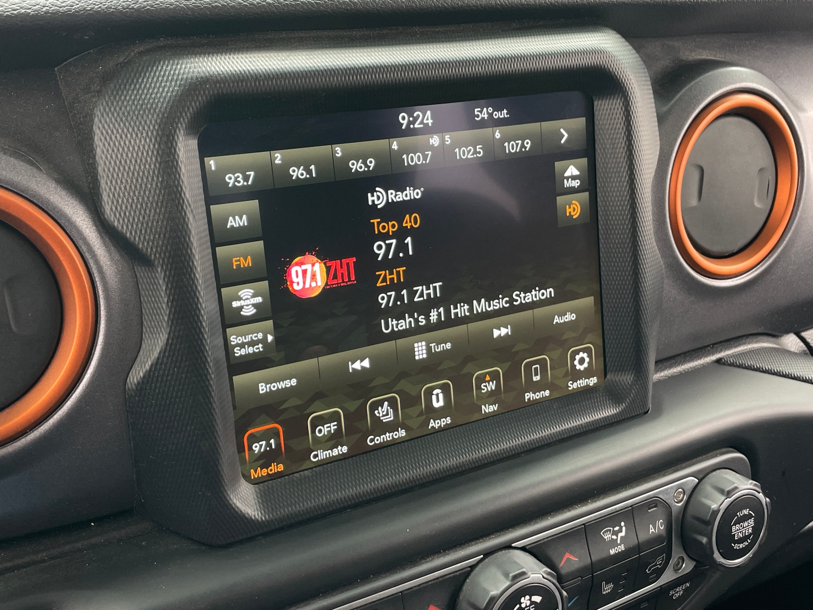 Thumbnail: 2021 Jeep Gladiator - 4