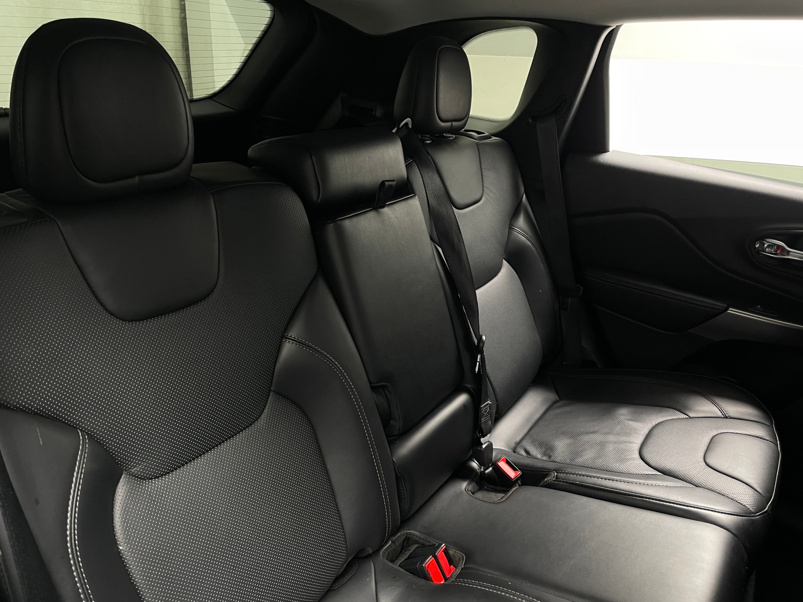 Thumbnail: 2020 Jeep Cherokee - 5