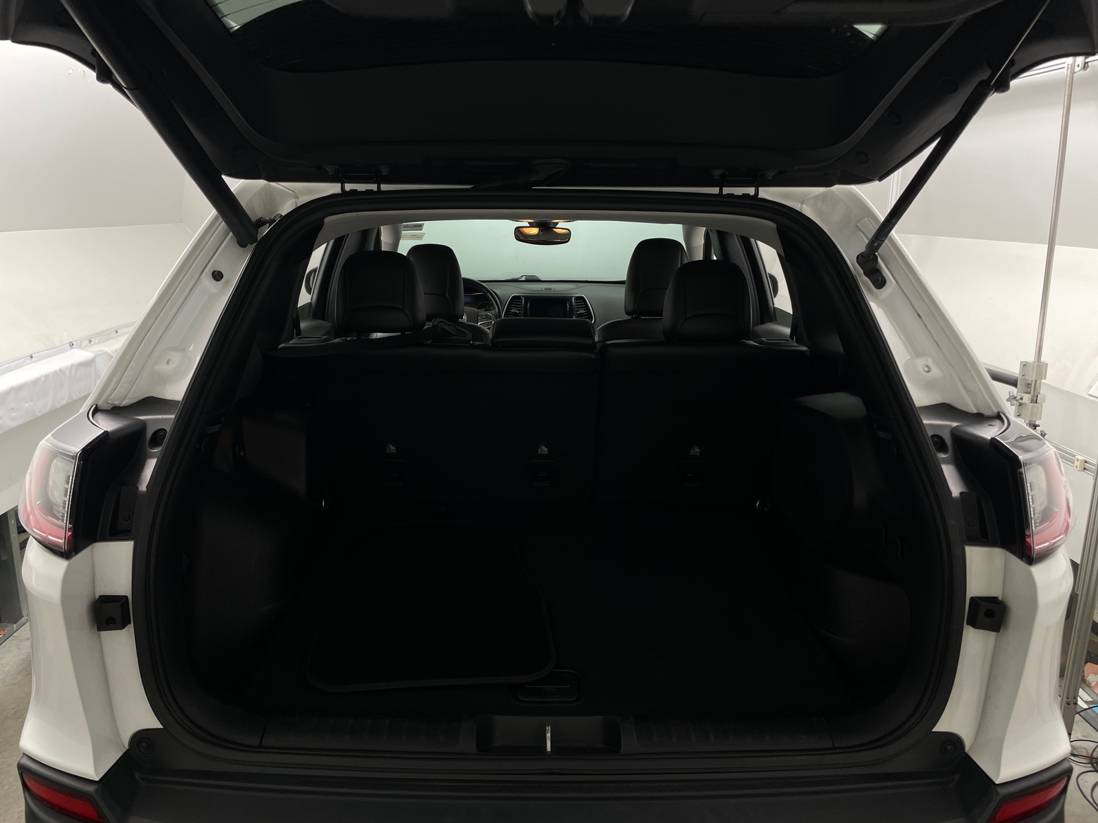 Thumbnail: 2020 Jeep Cherokee - 6