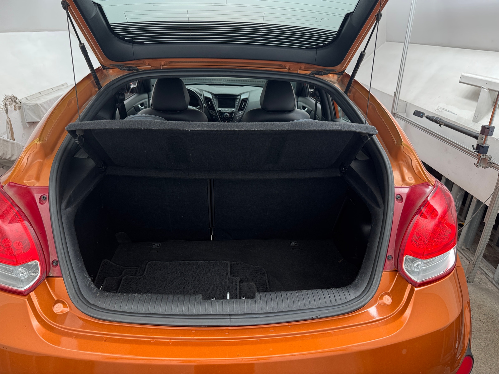Thumbnail: 2016 Hyundai Veloster - 6