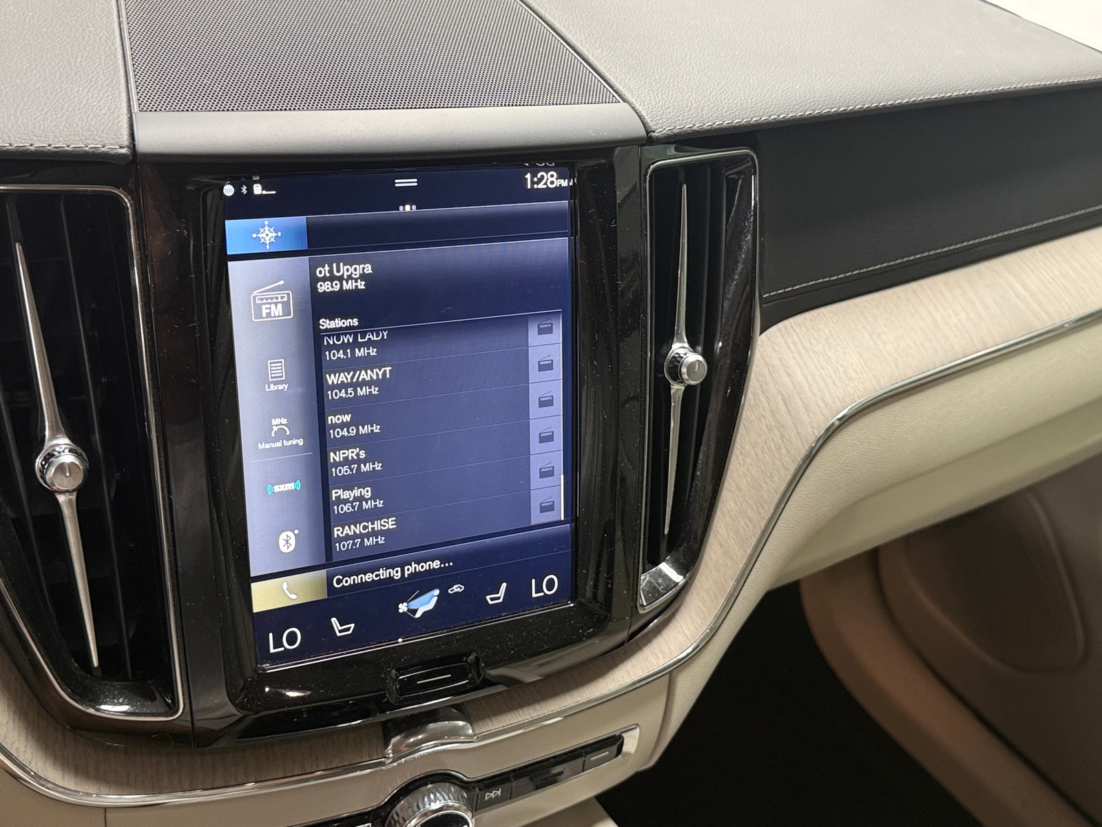 Thumbnail: 2018 Volvo XC60 - 3