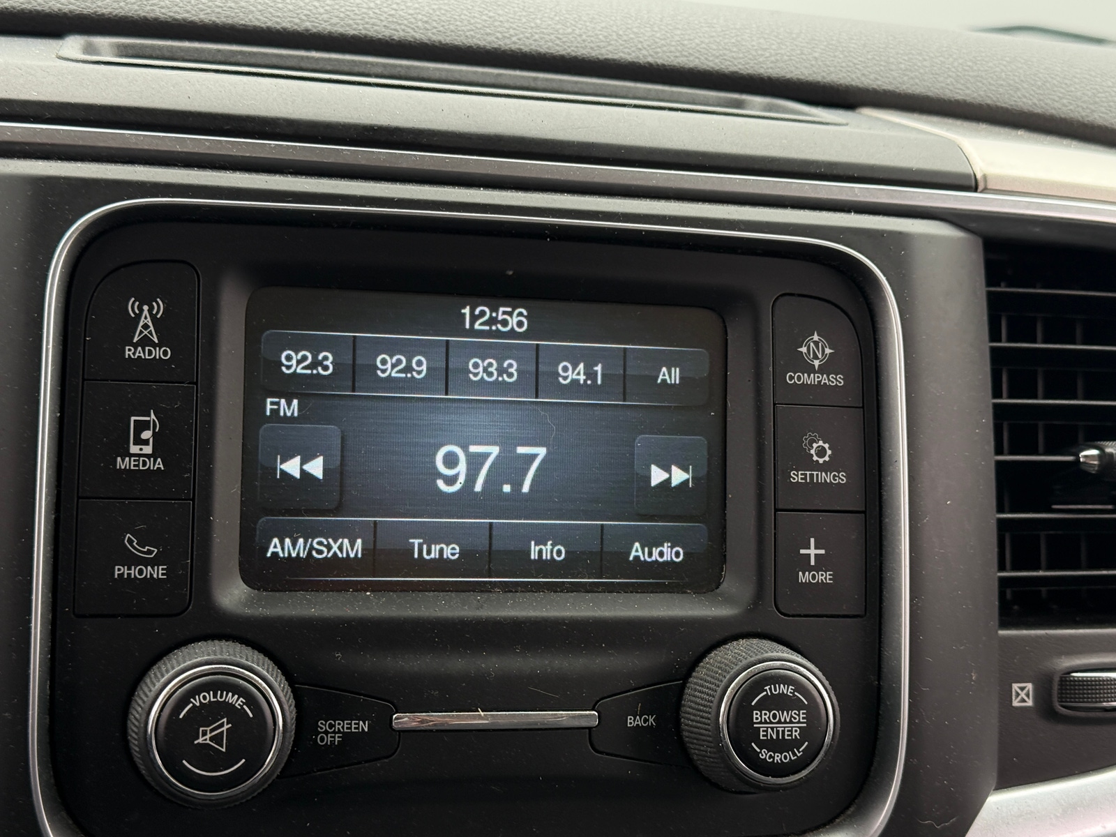 Thumbnail: 2020 RAM 1500 Classic - 4