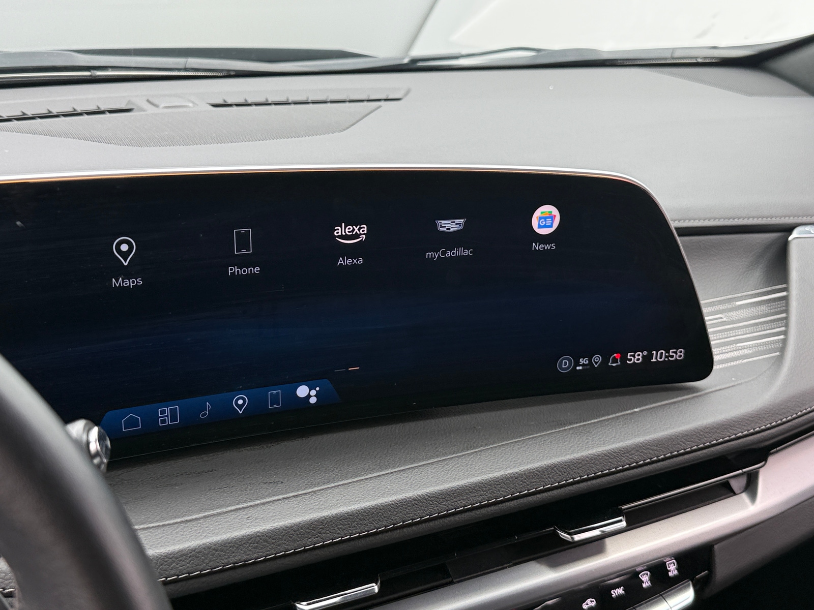 Thumbnail: 2025 Cadillac XT4 - 3