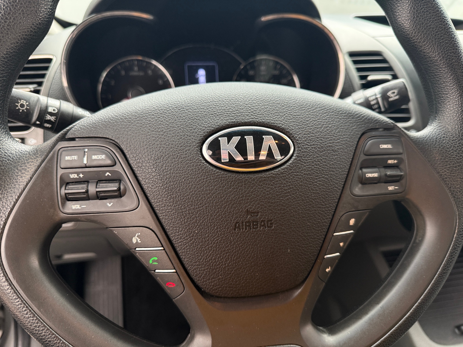 Thumbnail: 2017 Kia Forte - 5
