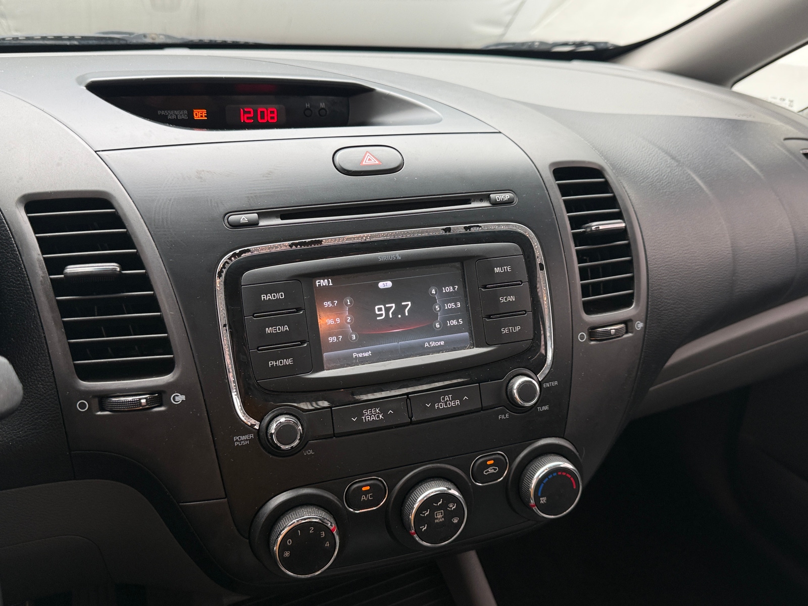 Thumbnail: 2017 Kia Forte - 4