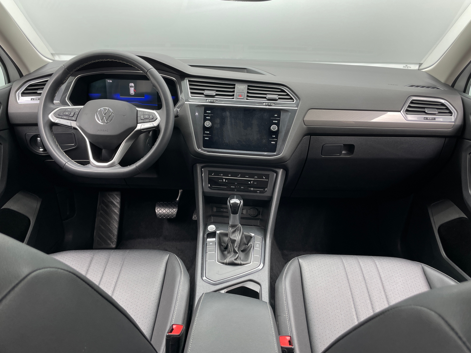 Thumbnail: 2023 Volkswagen Tiguan - 2